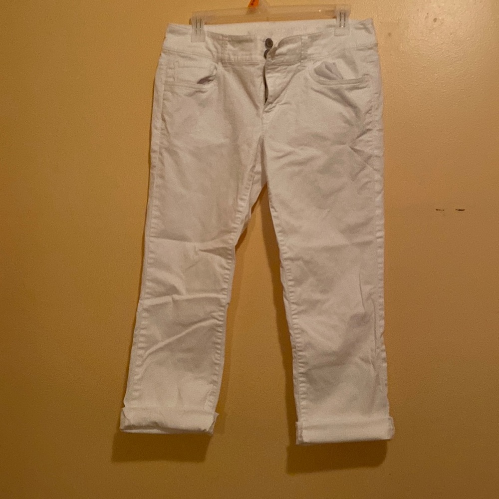White American Eagle capris